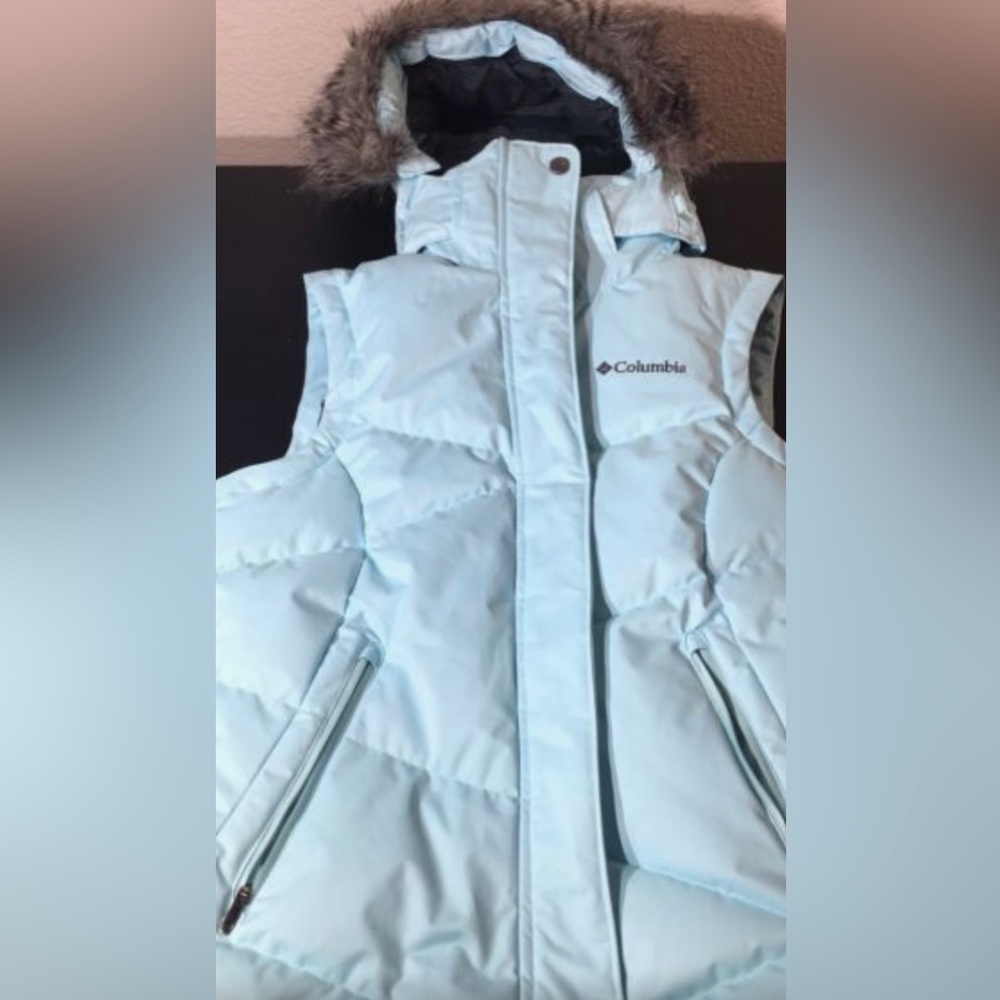Like new Columbia puffer vest teal in color